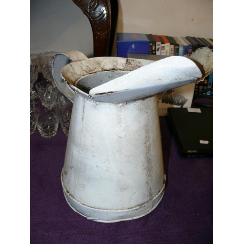 121 - VINTAGE ONE GALLON OIL POURER