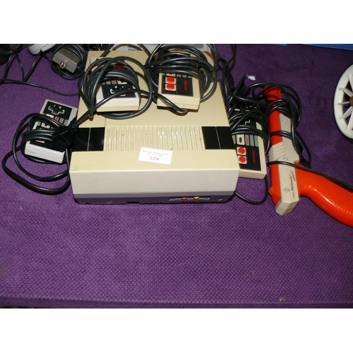 124 - NINTENDO CONSOLE, 4 CONTROLLERS AND A ZAPPER GUN 1985 AND LEADS