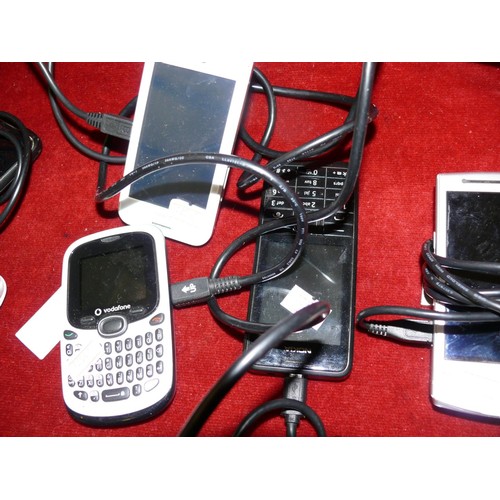 64 - 8 X MOBILE PHONES WITH CHARGERS INCLUDING  NOKIA, SAMSUNG, HTC, SYDNEY