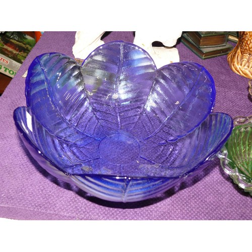 127 - RETRO LARGE BLUE BOWL AND  6 GREEN FRUIT BOWLS WITH PIERCED EDGING