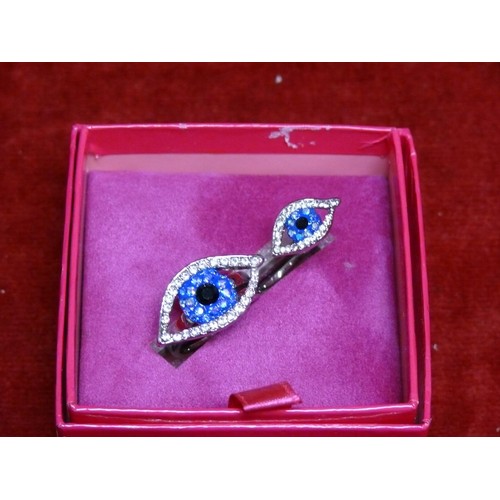 21 - BUTLER AND WILSON, CRYSTAL DOUBLE  'EYE' RING