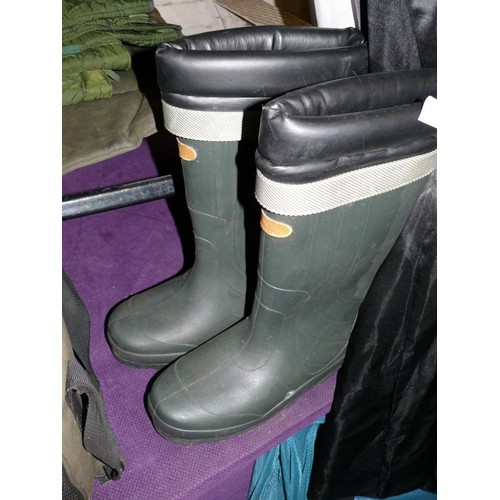 139 - SUNDRIDGE GOOD QUALITY WELLINGTON BOOTS, SIZE 10 IN GREEN, WITH WOOL LINING AND TOP COLLARS IN BLACK... 