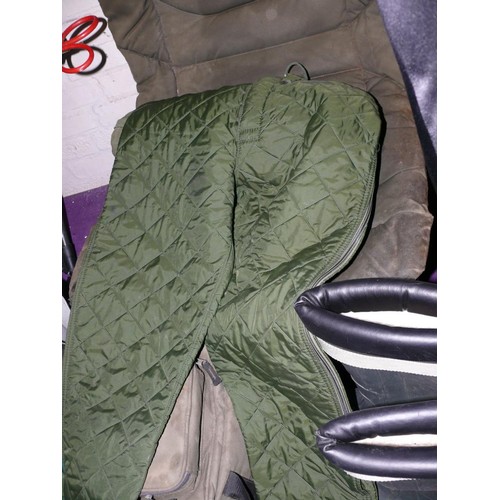 149 - QUILTED GREEN FISHING TROUSERS TO KEEP YOU WARM  AND A PADDED CATCH MAT