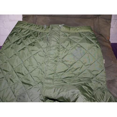 149 - QUILTED GREEN FISHING TROUSERS TO KEEP YOU WARM  AND A PADDED CATCH MAT