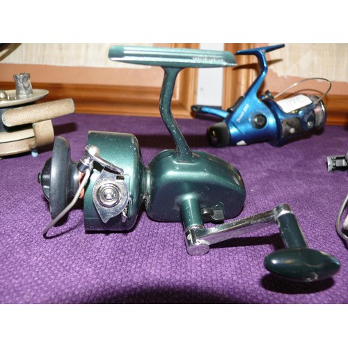 107B - WINFIELD SPINFISHER 77 FISHING REEL IN GOOD CONDITION.