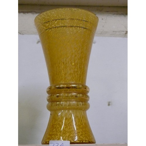 73A - AMBER SPATTER PRETTY VASE WITH TRI- BANDED MIDRIFF AND GOLD DETAIL, A SMALL CHIP TO THE EXTERNAL EDG... 