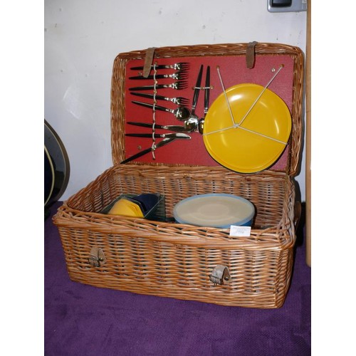 100 - LARGE WICKER PICNIC BASKET WITH CONTENTS OF PLASTIC PLATES, CUPS, CUTLERY ETC