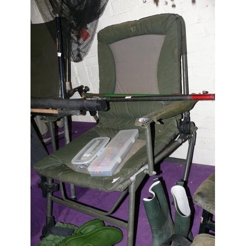 137 - NASH BIGG DADDY INDULGENCE FOLDING FISHING CHAIR USED CONDITION WITH SOME WEAR TO ARM REST ENDS