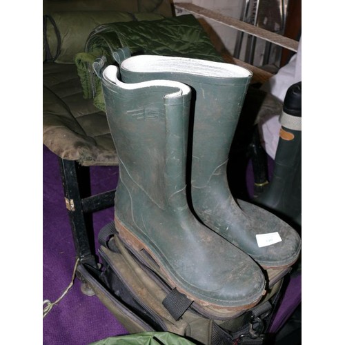 140 - SIZE 10 GREEN WELLIES MADE IN ITALY, USED BUT IN GOOD CONDITION