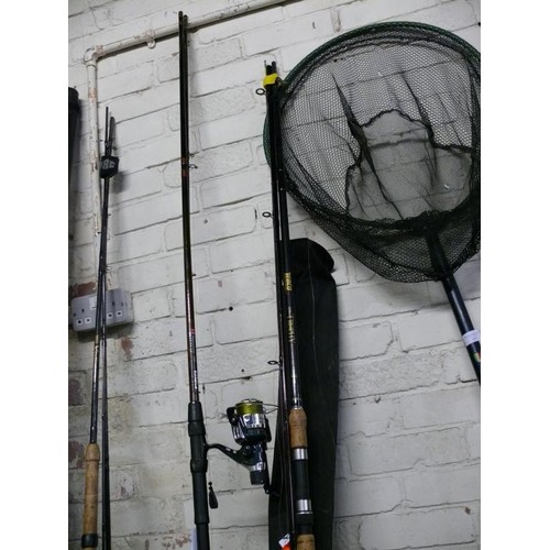 151 - ZEBCO TROPHY CARBON REINFORCED HEAVY FEEDER FISHING ROD. 3 PIECE 4M LONG