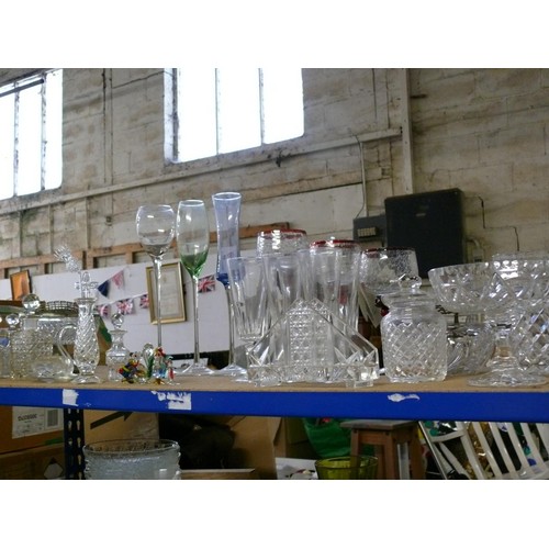 472 - A SHELF OF COLOURFUL GLASS WARE