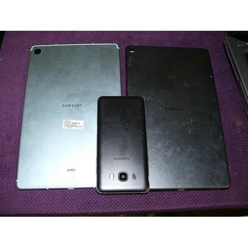 95 - 2 SAMSUNG NOTE PADS 24 X 15CM AND A SAMSUNG SMART PHONE