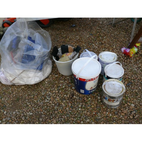 462 - DECORATORS LOT -  BRUSHES, ROLLERS, SHEETS AND SEVERAL POTS OF PAINT, 4 ARE FULL