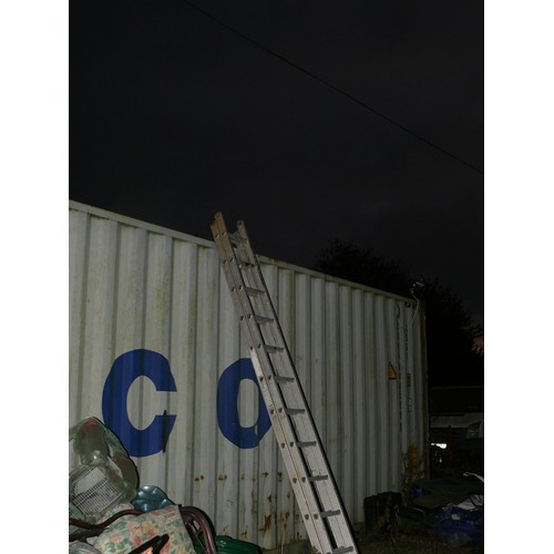 466 - 24 RUNG ALUMINIUM DOUBLE EXTENDING LADDER