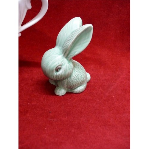 80 - SYLVAC GREEN RABBIT AND A SYLVAC WHITE CENTREPIECE URN