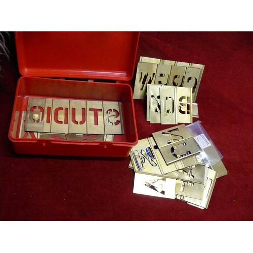 85 - SELECTION OF INTERLOCKING METAL STENCILS LETTERS, 37.5mm