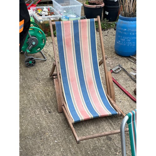 442 - VINTAGE WOOD AND CANVAS DECK CHAIR