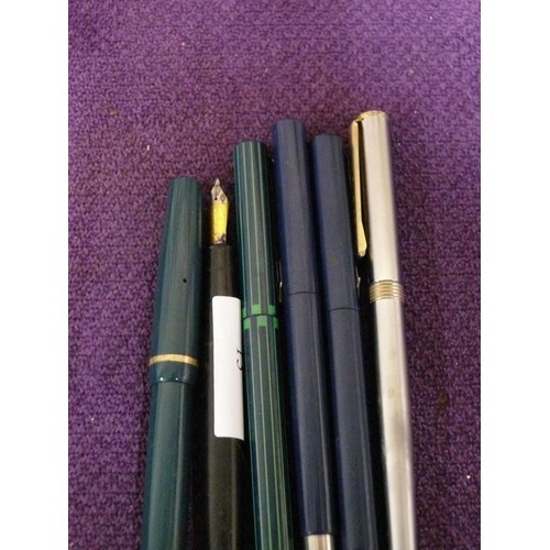 13 - A COLLECTION OF FOUNTAIN PENS MAINLY PARKERS