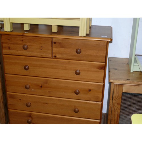 424 - A LARGE PINE 2 OVER 4 CHEST OF DRAWERS