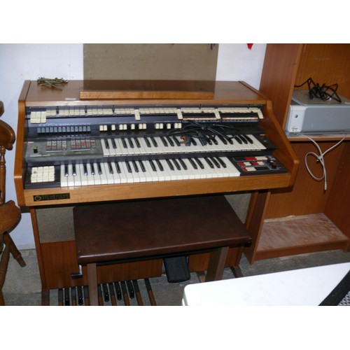 428 - A WERSI ORION ELECTRIC ORGAN, 2 KEYBOARDS WITH LOTS OF OPTIONS AND FEATURES IN A LIGHT TEAK VENEER W... 