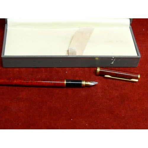 10 - SWAN LEVERLESS PEN 2060 FOUNTAIN PEN A handsome Swan Leverless Pen No 2060 made in England by Mabie ... 