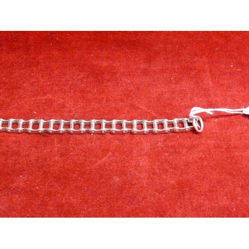 27 - A VERY UNUSUAL SOLID SILVER BIKE CHAIN BRACELET WEIGHT 50.78gr LENGTH 8.5