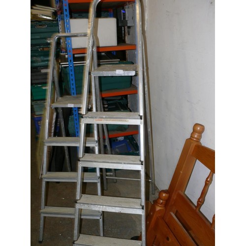 438 - ALUMINIUM 4 STEP LADDER