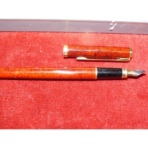 15 - A BOXED MESSINGER FOUNTAIN PEN