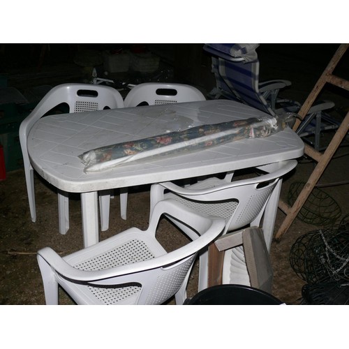 451 - OBLONG GARDEN TABLE AND 4 CHAIRS IN WHITE PLASTIC, IN GOOD CONDITION, INCLUDES A PARASOL