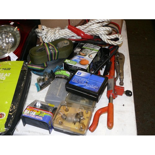 479 - MOTORING LOT TO INCLUDE TOW ROPE, LIGHT BULB SETS, LOCKING WHEEL NUT SETS, TYRE INFLATOR, SEAT COVER... 