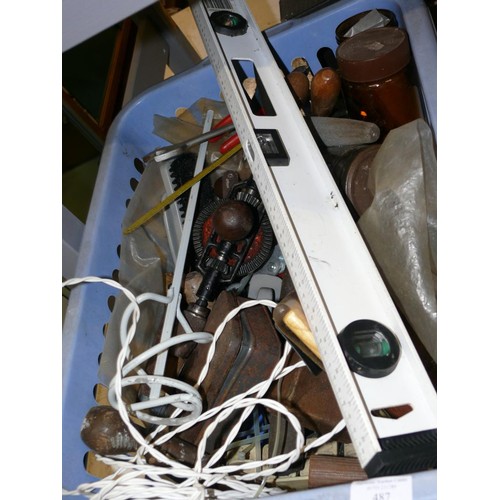 487 - A BASKET FULL OF TOOLS AND SOME HARDWARE, INCLUDING A SPIRIT LEVEL, FILES, SAWS, PLIERS AND SCREW DR... 