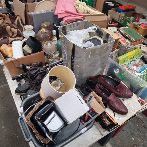 492E - A HUGE TABLE TOP OF MIXED ITEMS TO INCLUDE TED BAKER BAGS, RETRO GAMING, BLANKETS, LAMPS, WALKING ST... 