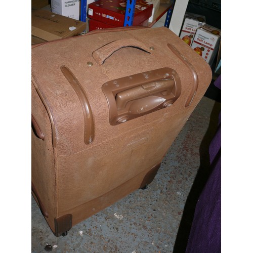 220 - LARGE GOOD QUALITY TROLLEY SUITCASE