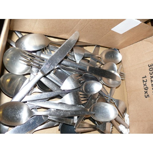 270 - BOX OF VARIOUS CUTLERY