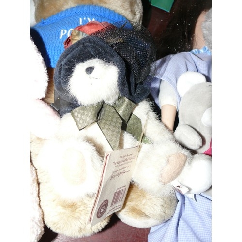 275 - COLLECTION OF CUDDLY TOYS TO INCLUDE BOYDS BEAR, SQUIRREL, BUNNY, POSH BEAR ETC