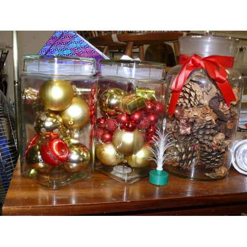 343 - A SELECTION OF CHRISTMAS ITEMS, ORNAMENTS, CARDS ETC