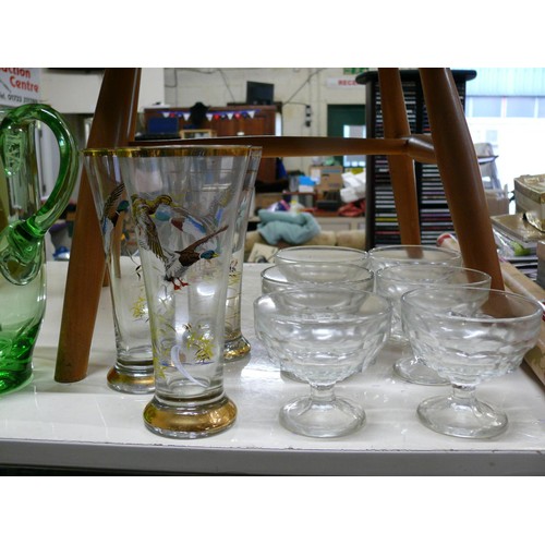 347 - SELECTION OF GLASSWARE TO INCLUDE A GOOD QUALITY GREEN JUG AND HUNTING SCENE GLASSES