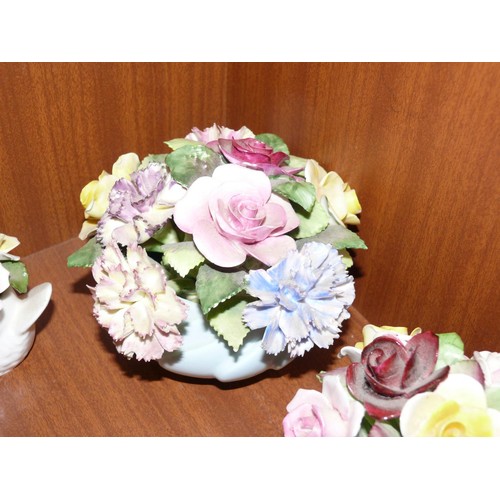 173 - COLLECTION OF CERAMIC FLOWER POSIES TO INCLUDE ROYAL DOULTON AND AYNSLEY