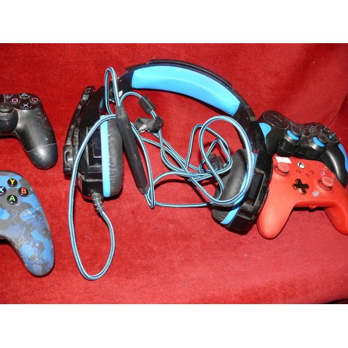 130 - GAMING HEADSET (KOTION  EACH) AND 4 CONTROLLERS