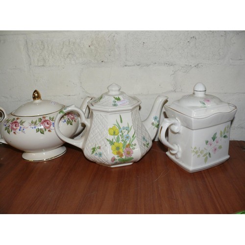 182 - 5 DECORATIVE TEAPOTS, 4 OF THEM SADLER