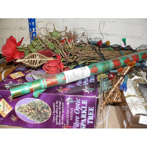 191 - SELECTION OF CHRISTMAS ITEMS TO INCLUDE CRACKERS, CARD, WRAPING PAPER AND DECORATIONS