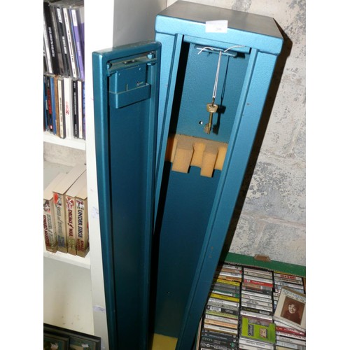 206 - TALL, NARROW HEAVY DUTY METAL GUN CABINET WITH KEY