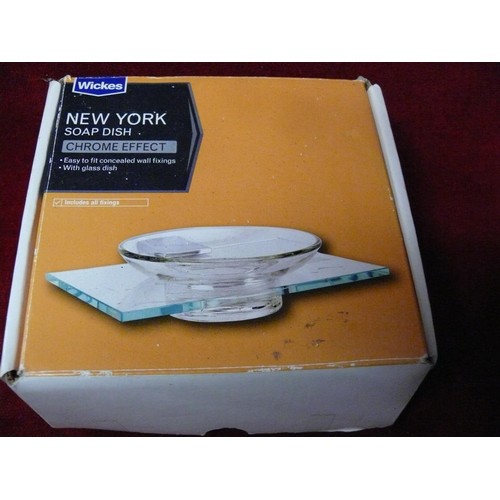 216 - A SET OF SALTER BATHROOM SCALES, KITCHEN SCALES AND A NEW YORK SOAP DISH APPEARS NEW IN BOX