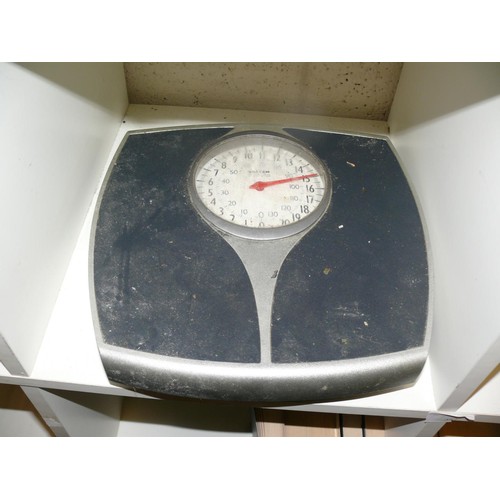 216 - A SET OF SALTER BATHROOM SCALES, KITCHEN SCALES AND A NEW YORK SOAP DISH APPEARS NEW IN BOX