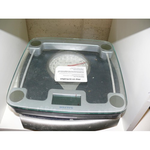 216 - A SET OF SALTER BATHROOM SCALES, KITCHEN SCALES AND A NEW YORK SOAP DISH APPEARS NEW IN BOX