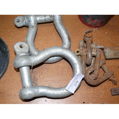 238 - A PAIR OF LARGE GALVANIZES  SHACKLES AND SOME SMALLER ONES