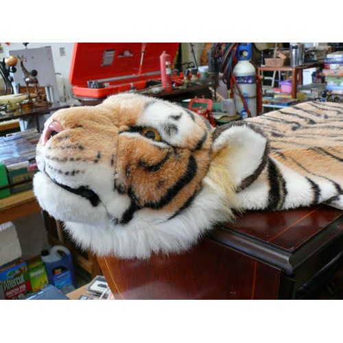 292 - VERY NICE TIGER RUG WITH 3D HEAD