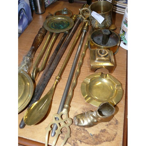 297 - COLLECTION OF DECORATIVE BRASSWARE