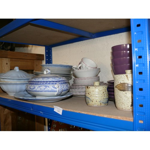 230 - 5 SHELVES OF VARIOUS DECORATIVE AND COLLECTABLE ITEMS