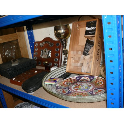 230 - 5 SHELVES OF VARIOUS DECORATIVE AND COLLECTABLE ITEMS